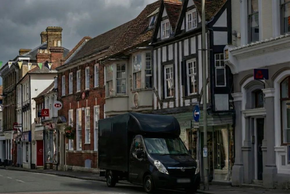 House removals Farnham - Professional moving team